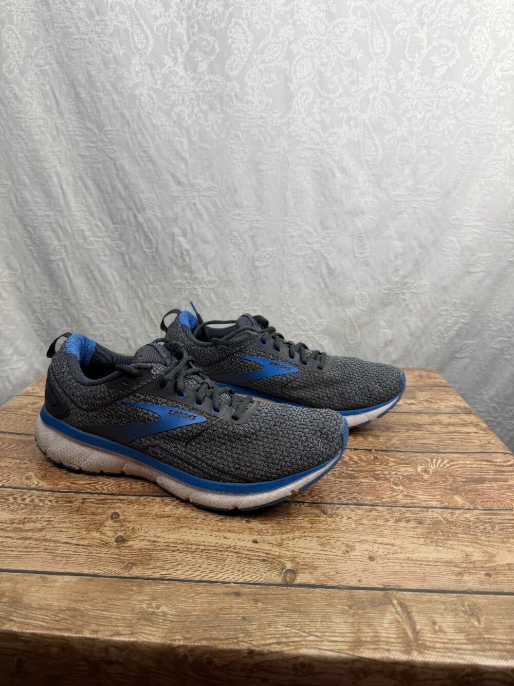 Brooks Men’s Running Shoes Gray Blue Athletic Sneakers Size 13